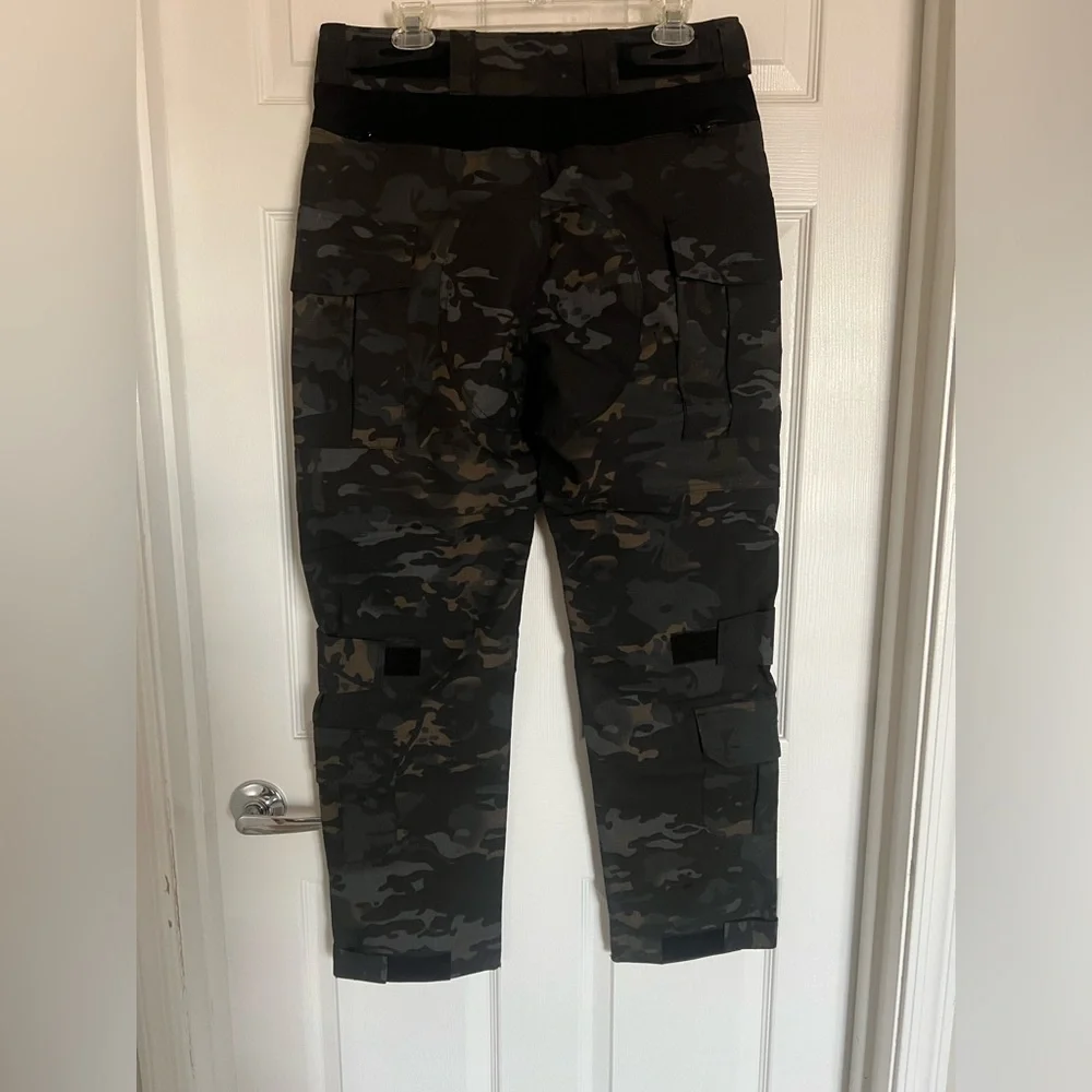 New Men’s YKK Large Camo Pants with Removable Kneepads - Picture 4 of 4